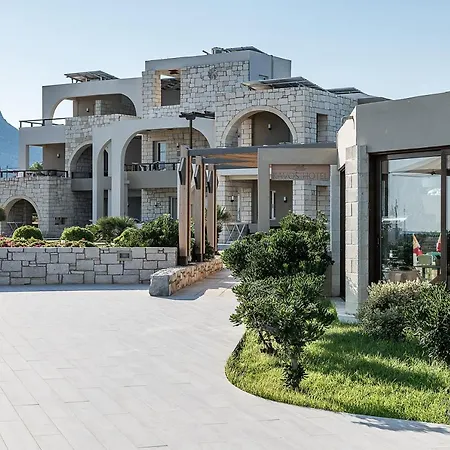 Kavos & Aparthotel 3*