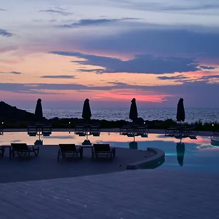 Kavos & Aparthotel